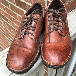 EUC Sz 10 B.O.C brown leather lace up shoes